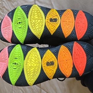 NIKE Kyrie 5 Neon Sole